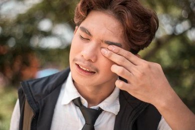 something stuck in eye something stuck in eye